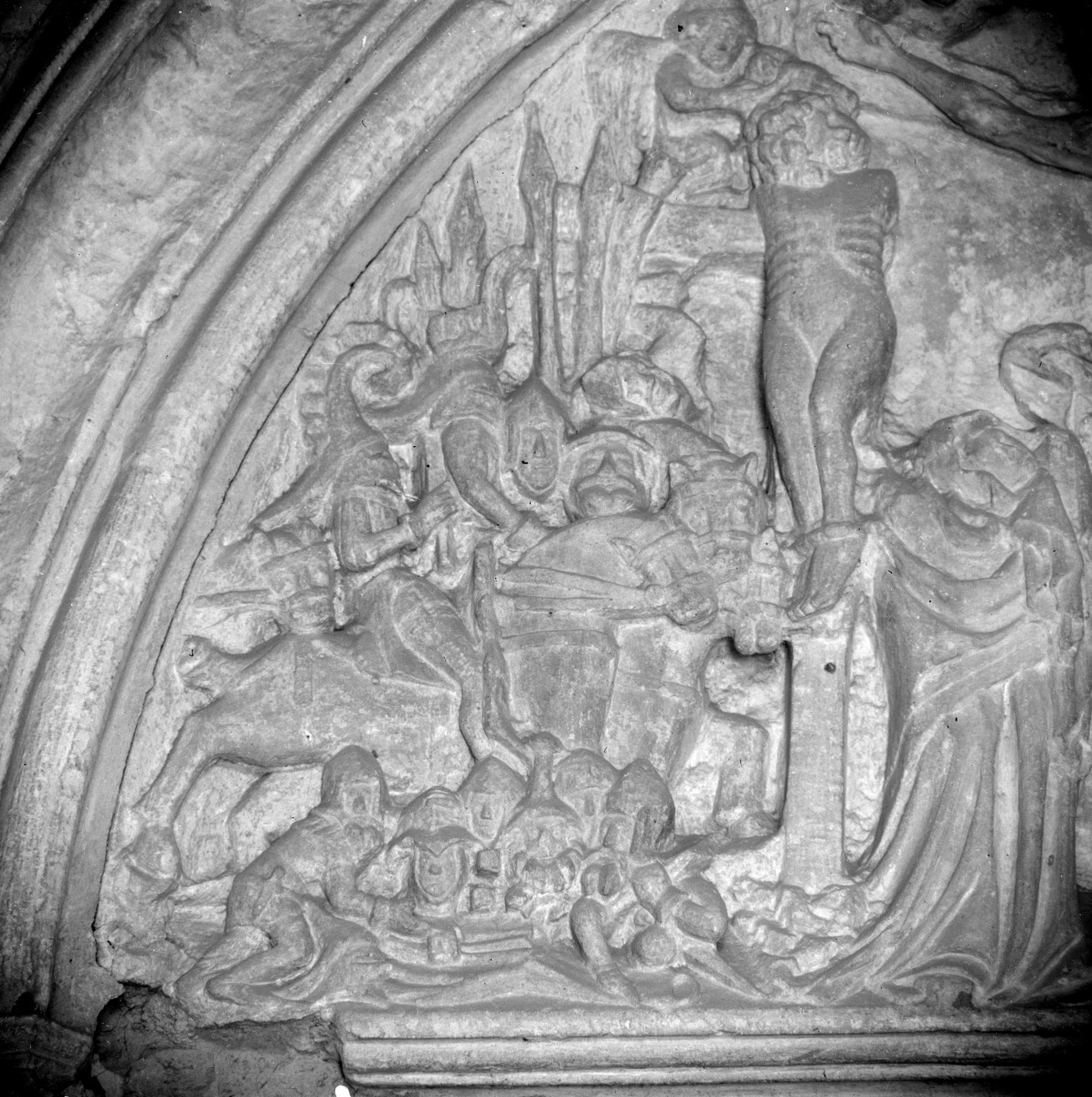 Katedra pw. Wniebowzięcia Najświętszej Marii Panny i św. Wojciecha - elewacja północna, portal tympanon, fragment, skan 1