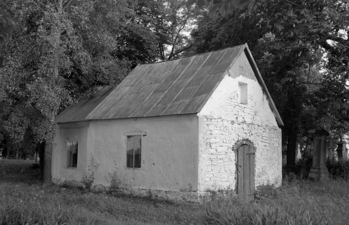 kaplica cmentarna - widok od północnego-zachodu, skan 1
