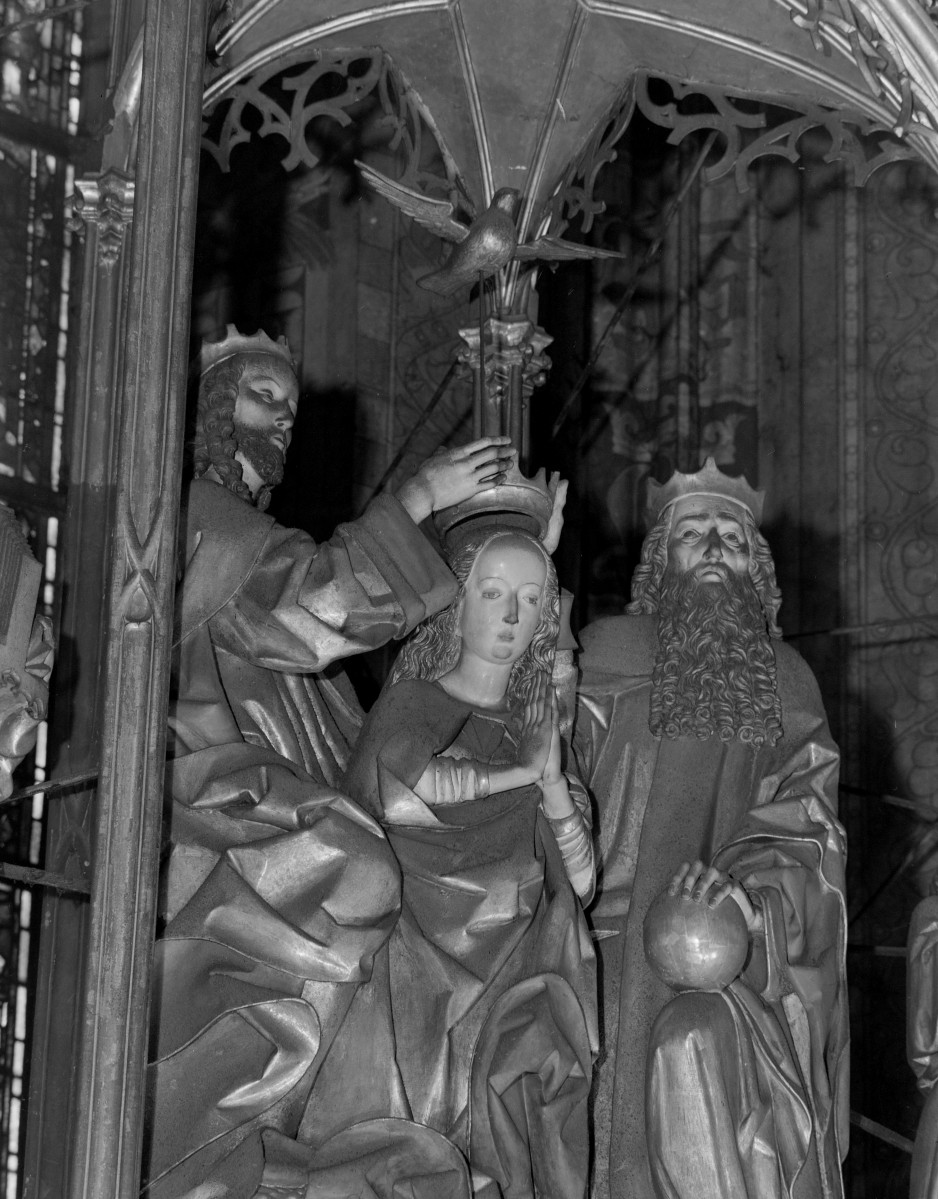 Kościół Mariacki pw. Wniebowzięcia Najświętszej Marii Panny - ołtarz Wita Stwosza: zwieńczenie - koronacja Matki Boskiej, skan 1