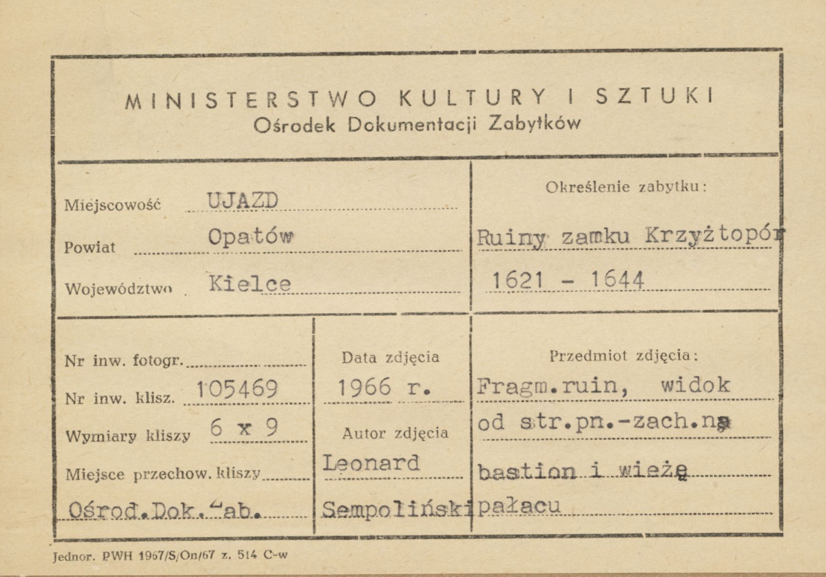 Ruiny zamku  Krzyżtopór  -  widok od strony zach. na wieżę i bastion płn. - metryczka, skan 1