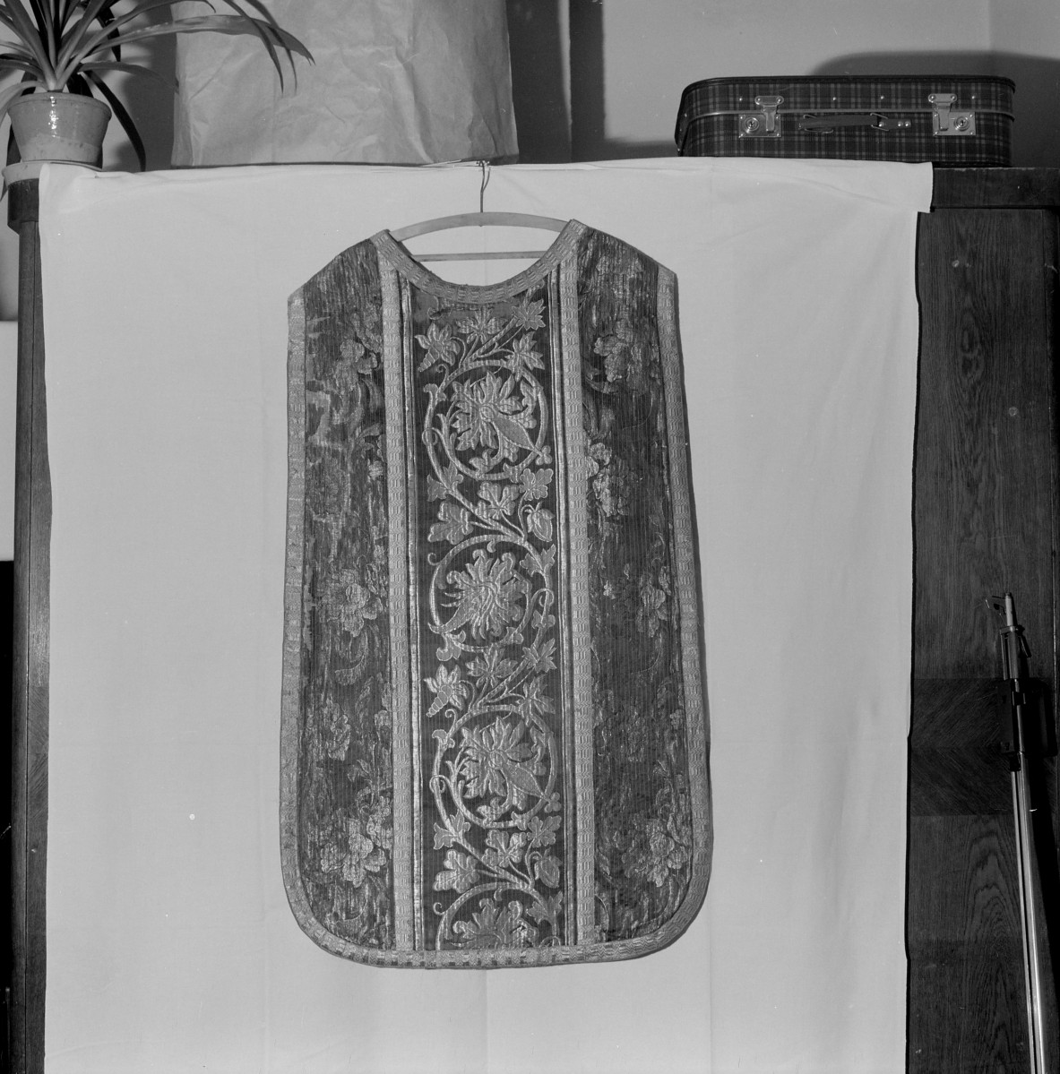 Kościół św. Wojciecha - Ornat. ok. 1870-80. Całość, tył., skan 1