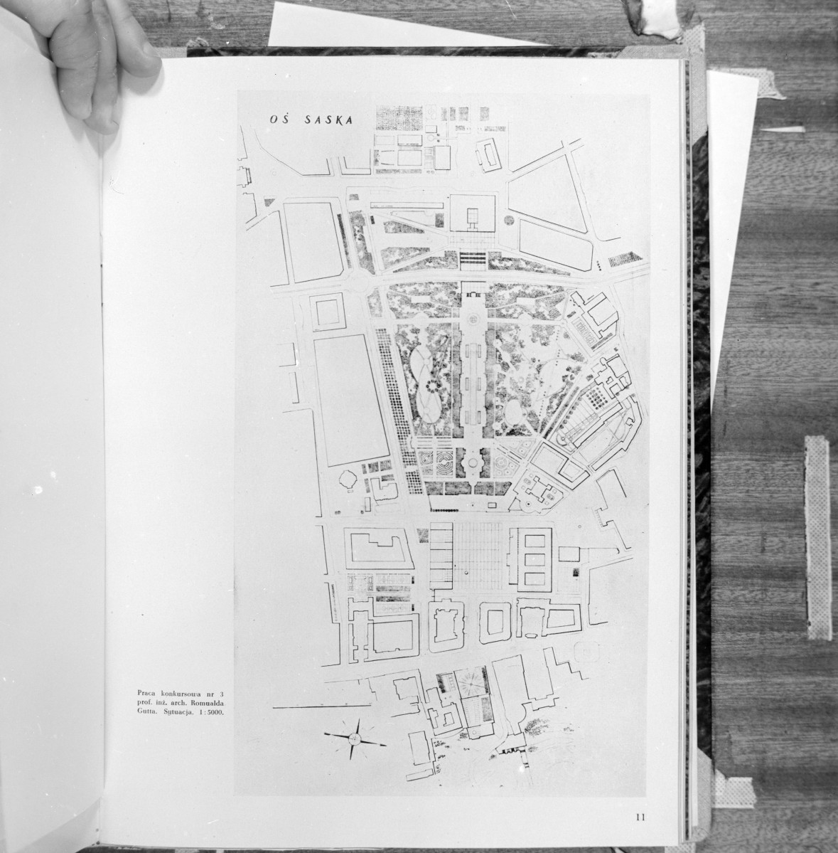 Praca konkursowa nr. 3. Widok w stronę ogrodu Saskiego. Inż. arch. Romualda Gutta. źródło "Architektura" 8/9 1948 rok., skan 1