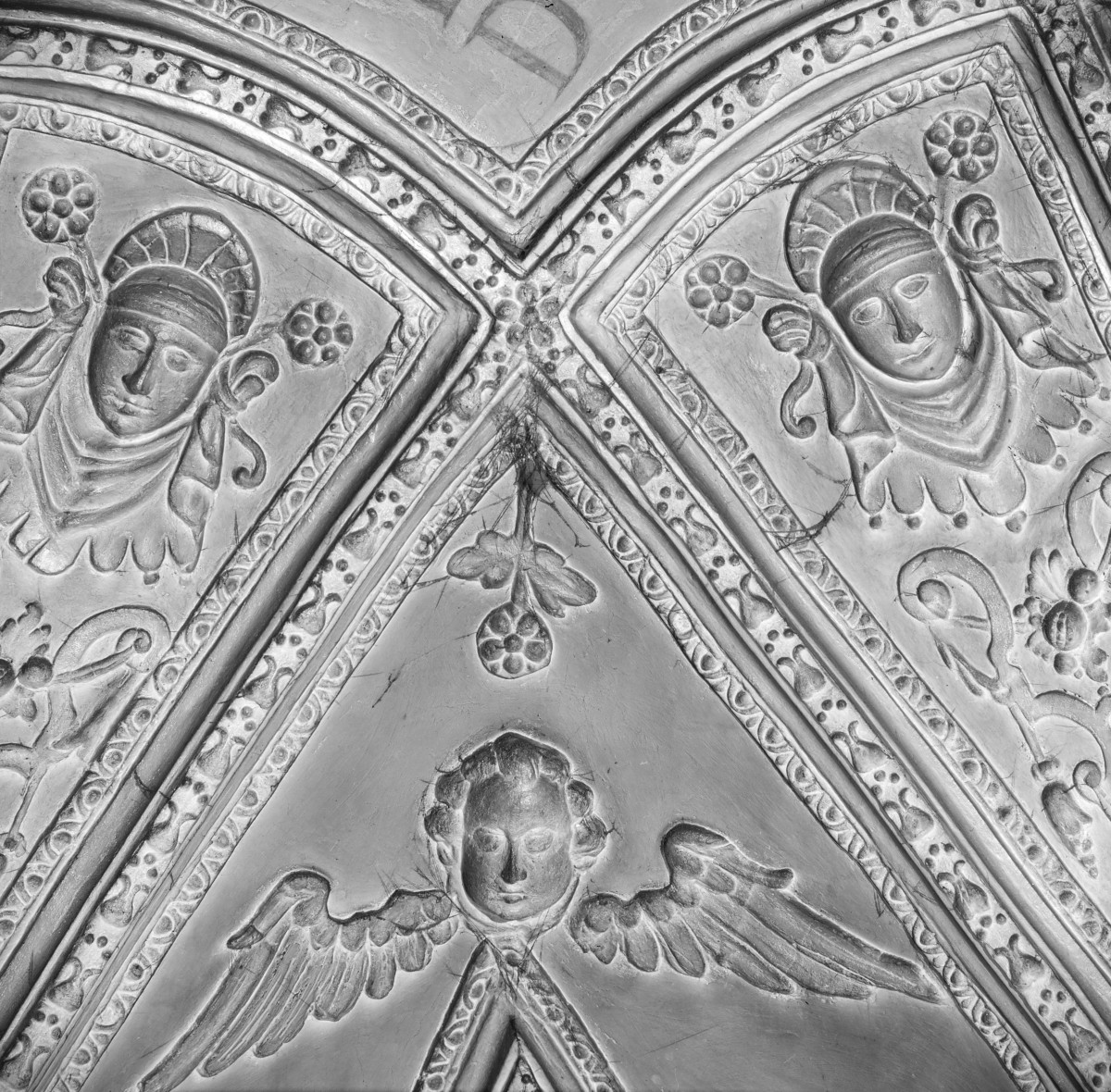 pałac Biskupów Krakowskich - wieża północno - zachodnia  / alkierz /parter/ - sklepienie z dekoracją stiukową - fragment, skan 1