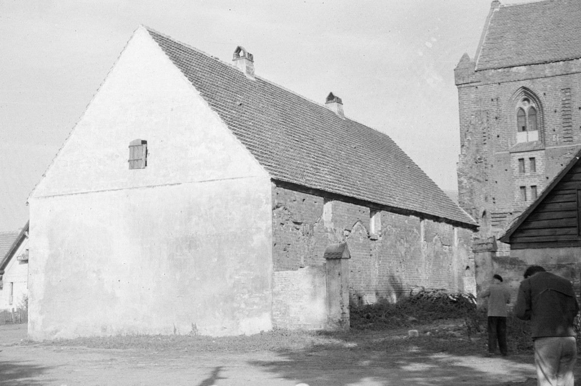 klasztor cysterski - dom konwersów, elewacja, skan 1