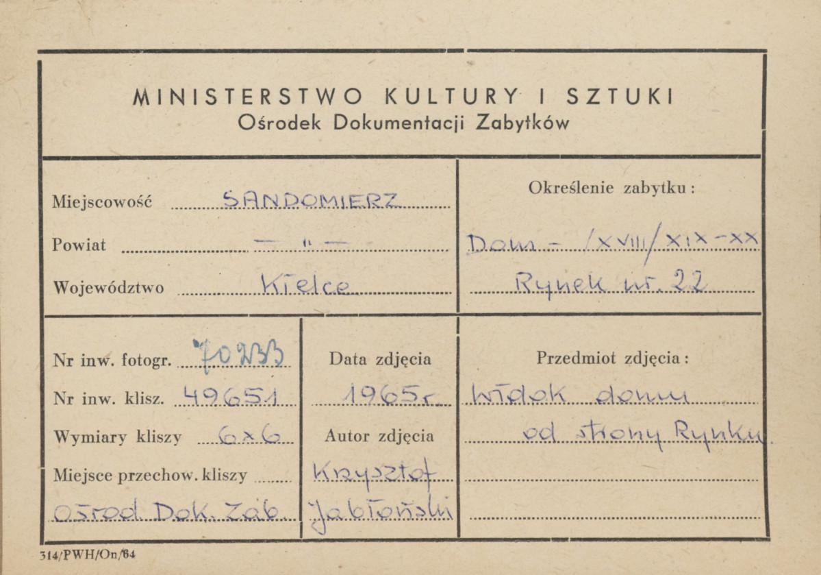 Rynek - kamienica nr 22, widok elewacji frontowej - metryczka, skan 1