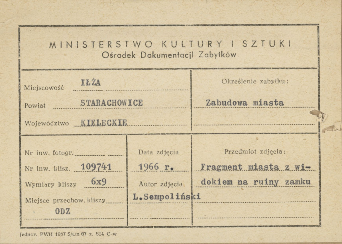 Widok od strony miasta na górę zamkową z ruinami - metryczka, skan 1