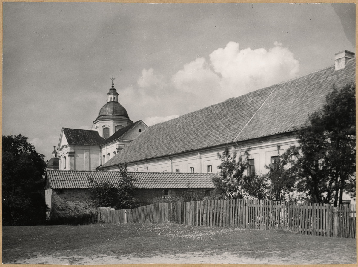 Zespół klasztorny Filipinów - widok ogólny od strony płd. -  wsch. , skan 1