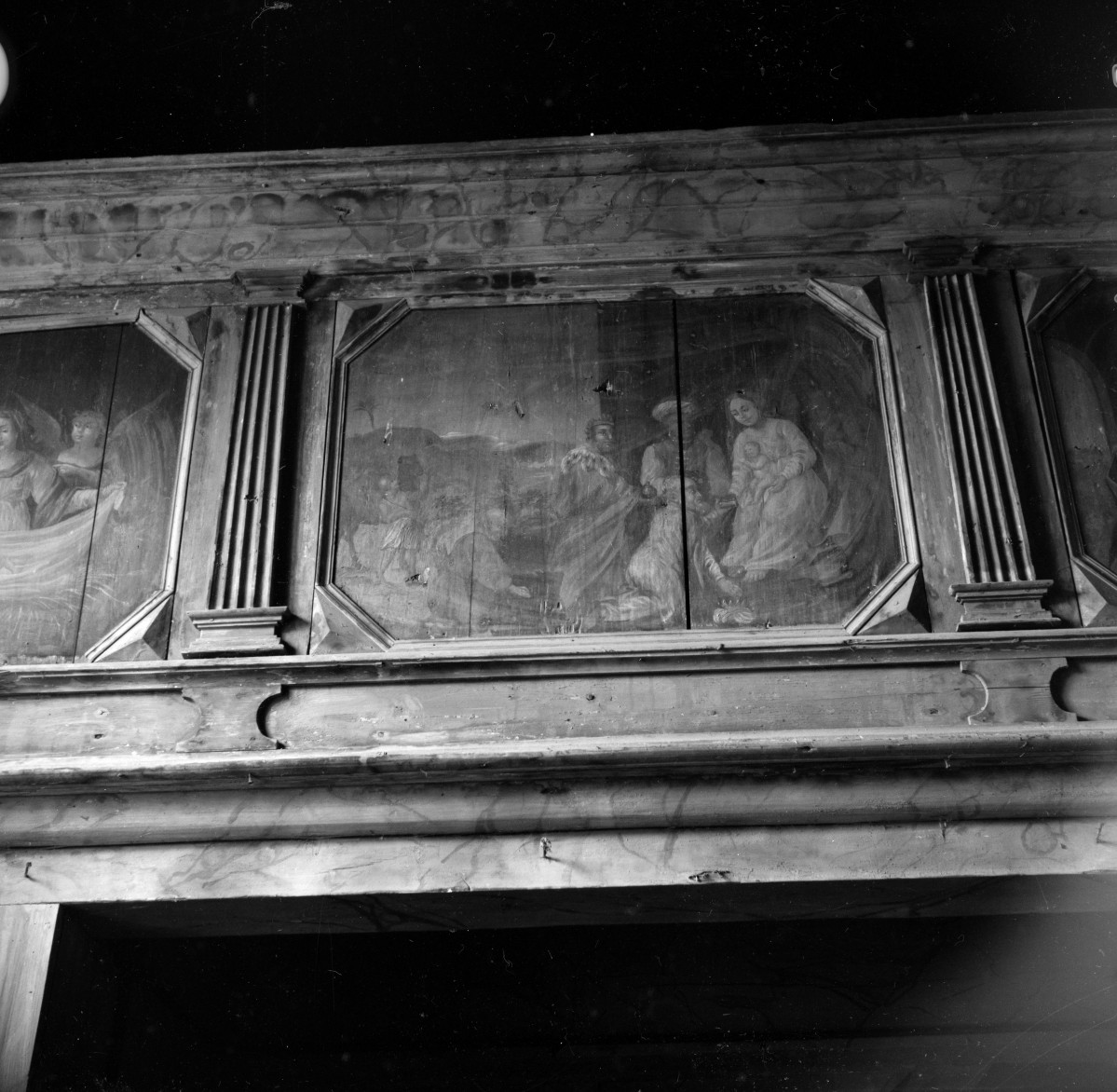 kościół pw. św. Mikołaja, ob. greckokatolicki - wnętrze: fragment parapetu chóru, skan 1