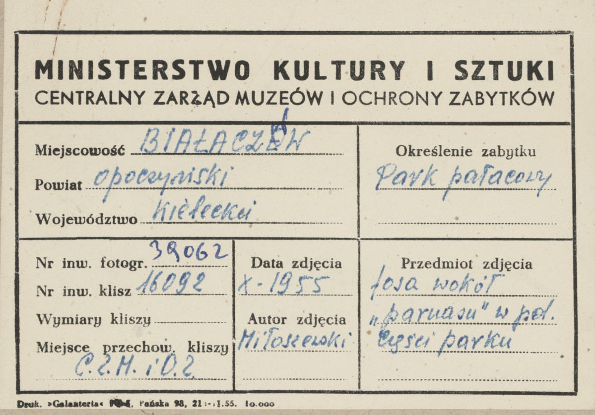 Zespół pałacowo - parkowy,  fragment parku - fosa - metryczka, skan 1