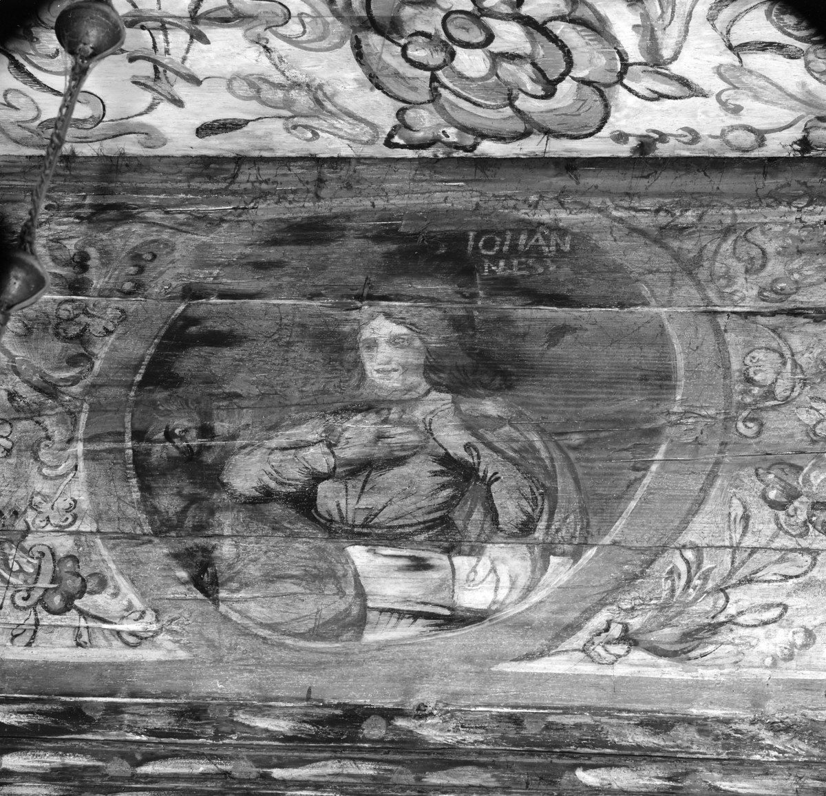 kościół pw. św. Michała Archanioła - nawa główna - zaskrzynienie północne - fragment polichromii z św. Janem Ewangelistą, skan 1