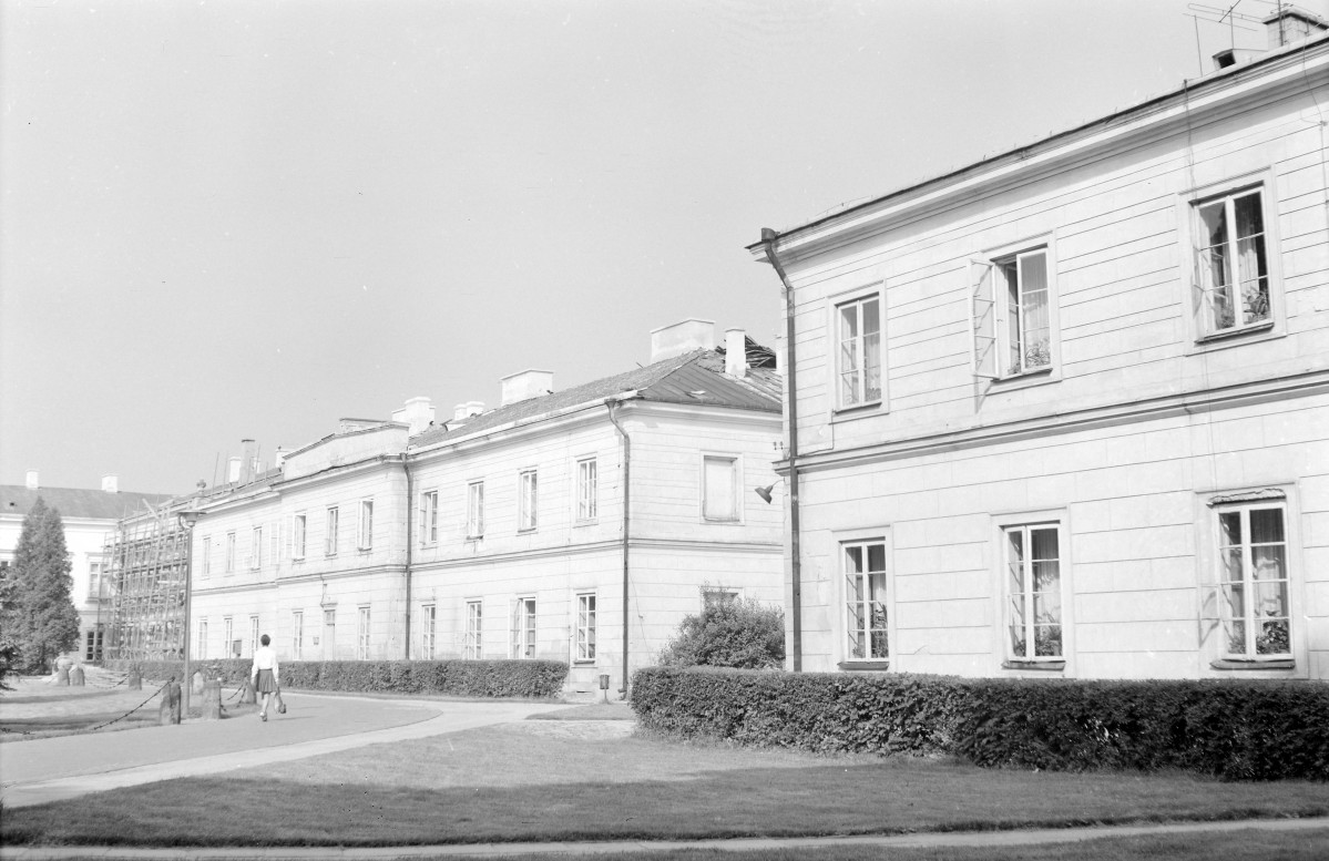 pałac Czartoryskich - oficyny boczne i fragment pawilonu - elewacje frontowe, skan 1