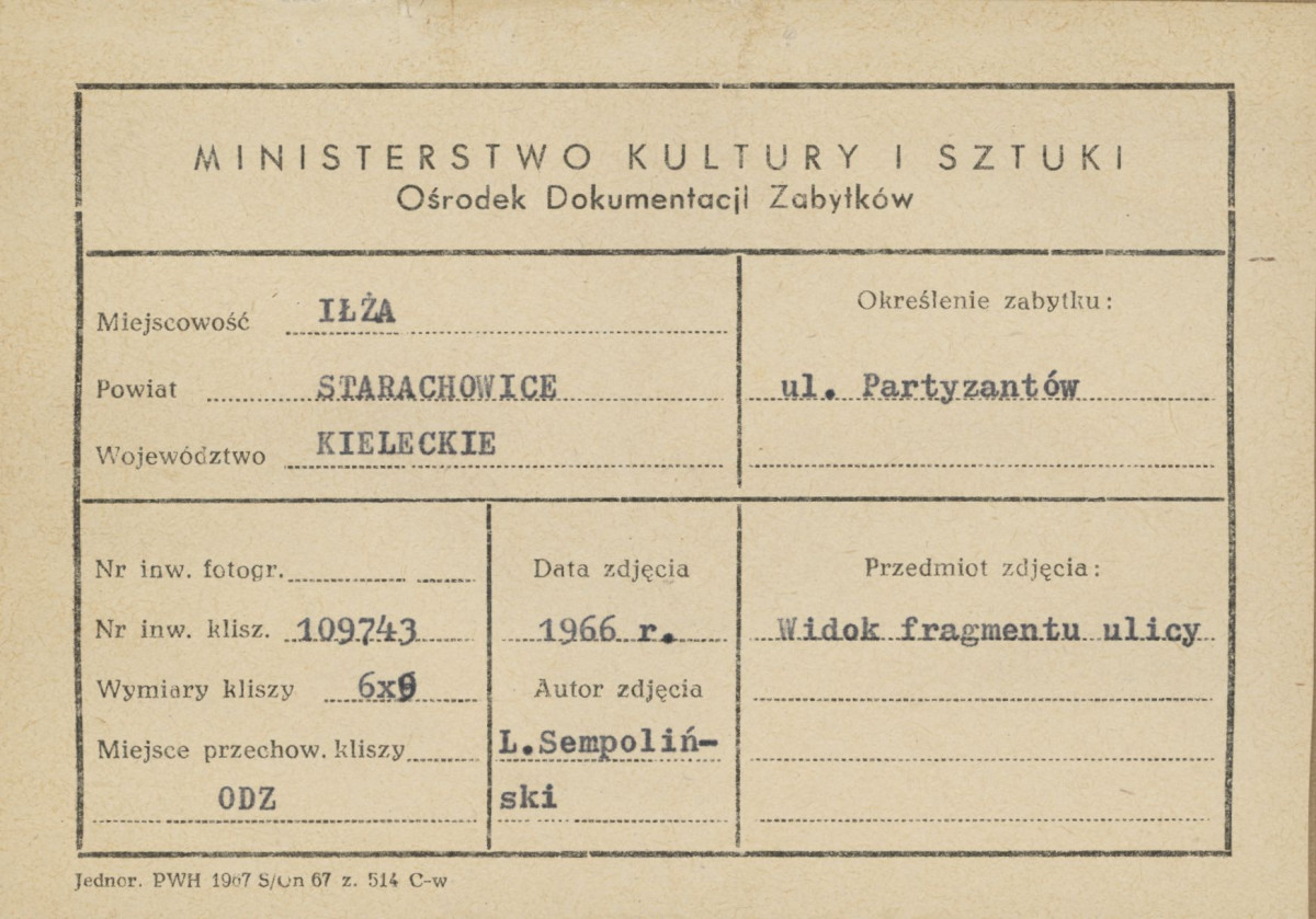 Widok fragmentu ulicy z zabudową - metryczka, skan 1