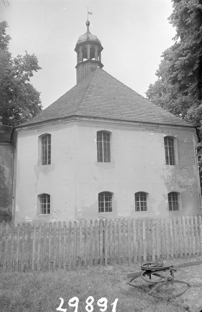 kościół pw. św. Antoniego - elewacja, prezbiterium, skan 1