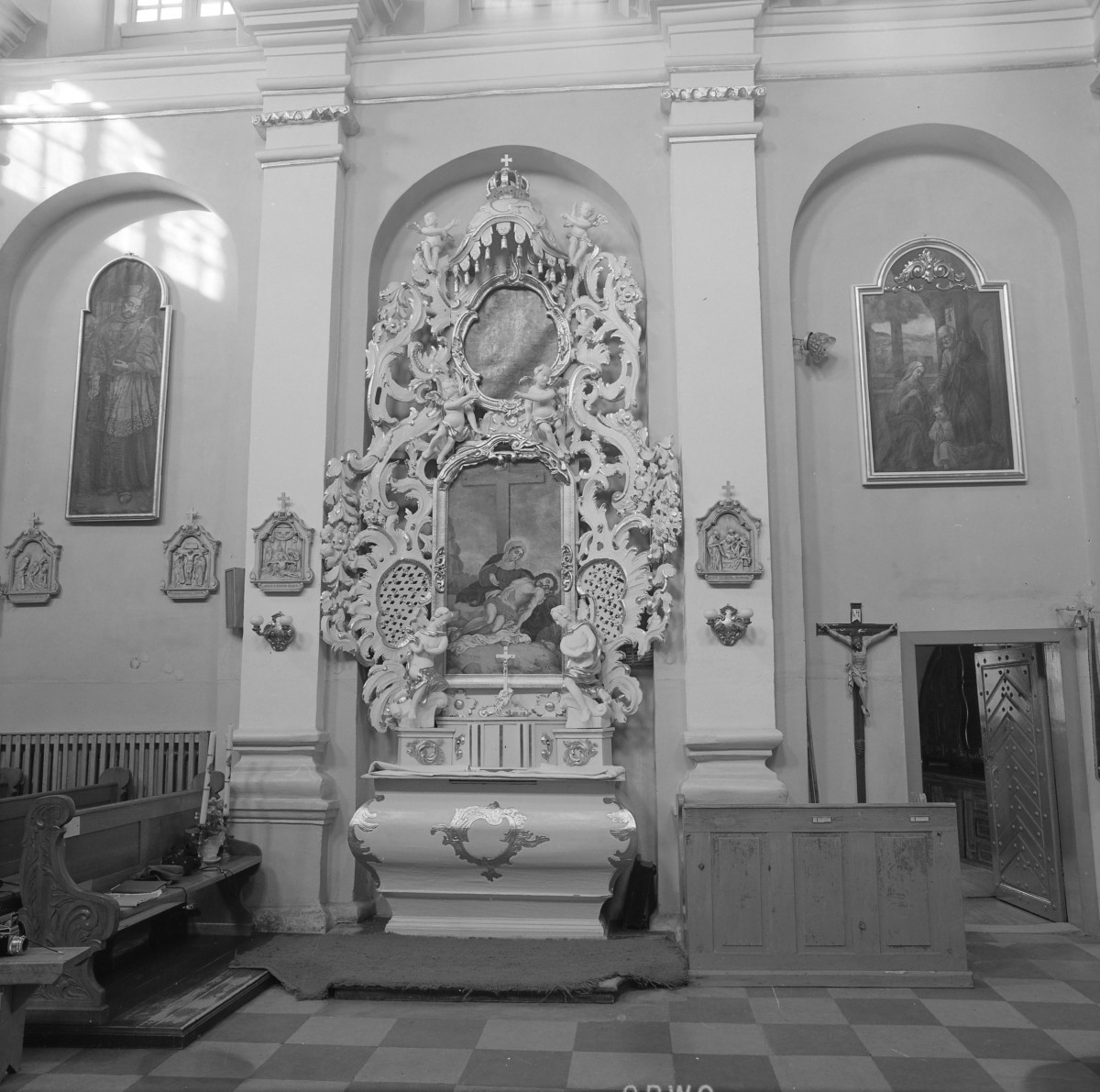 kościół Ukrzyżowania, po 1661 - ołtarz boczny północny, ok. 1770, skan 1