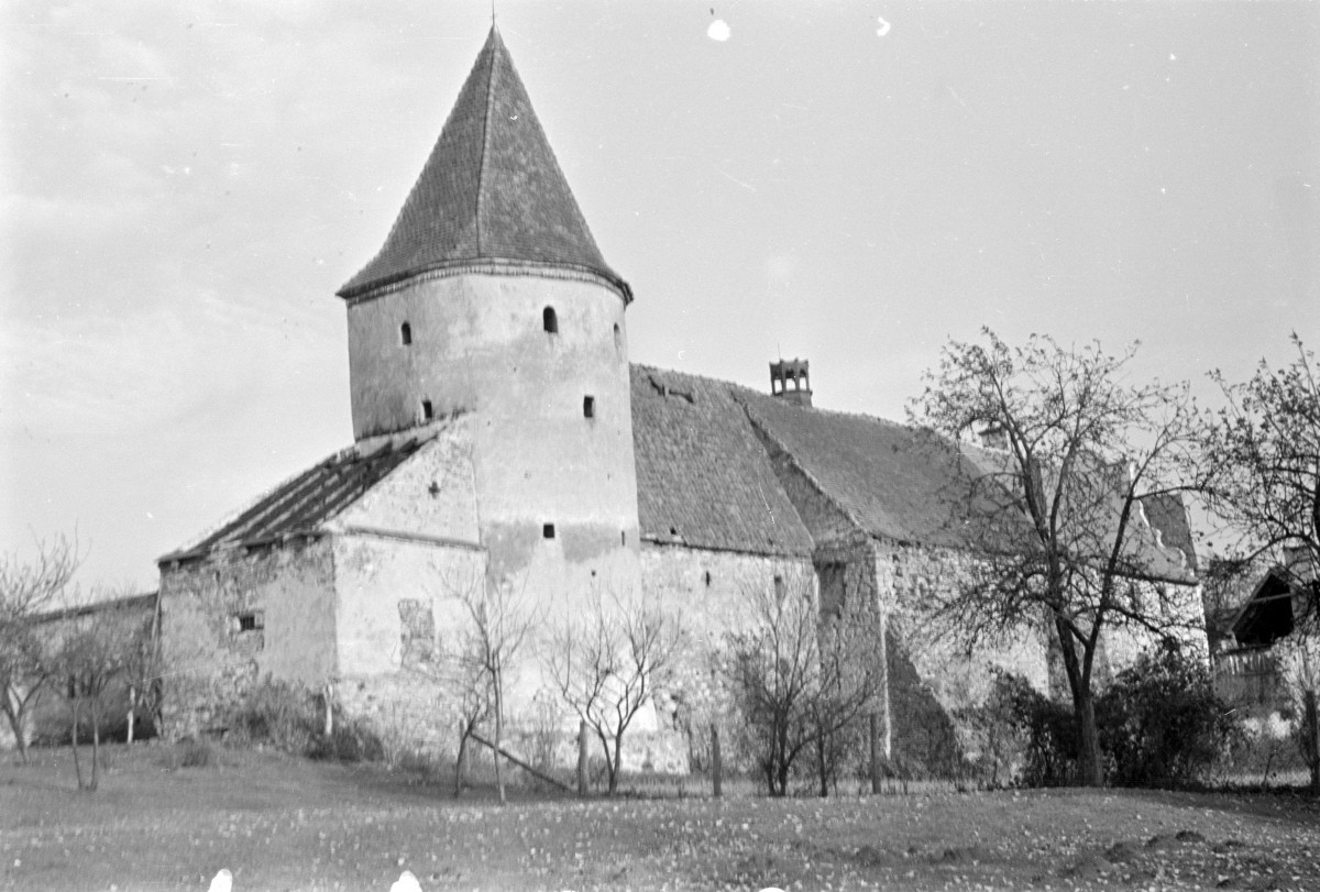 Opactwo Cystersów - baszta Mauretańska, skan 1