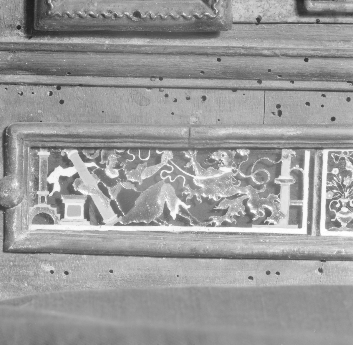 Kościół św. Józefa Oblubieńca i św. Antoniego z Padwy - tabernakulum z ok. 1740. Detale zdobienia., skan 1
