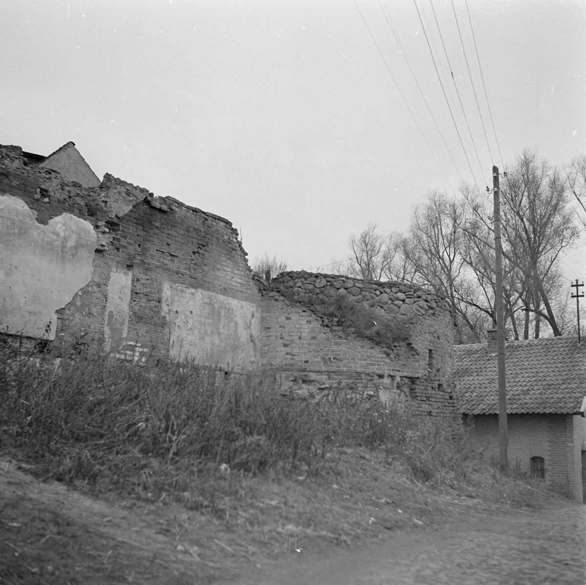 mury miejskie i fragmenty baszty, skan 1