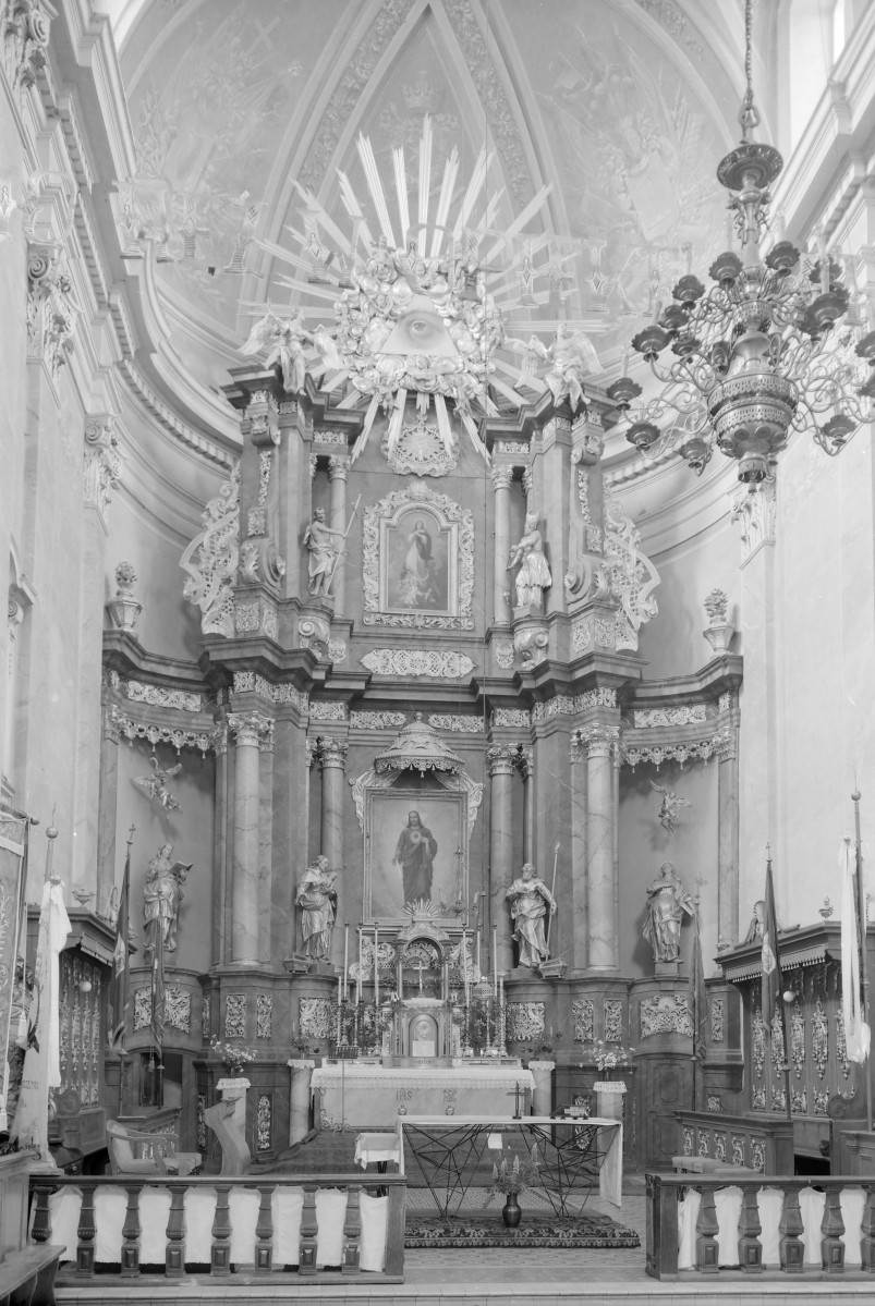 kościół Imienia Najświętszej Maryi Panny - wnętrze: ołtarz główny, skan 1