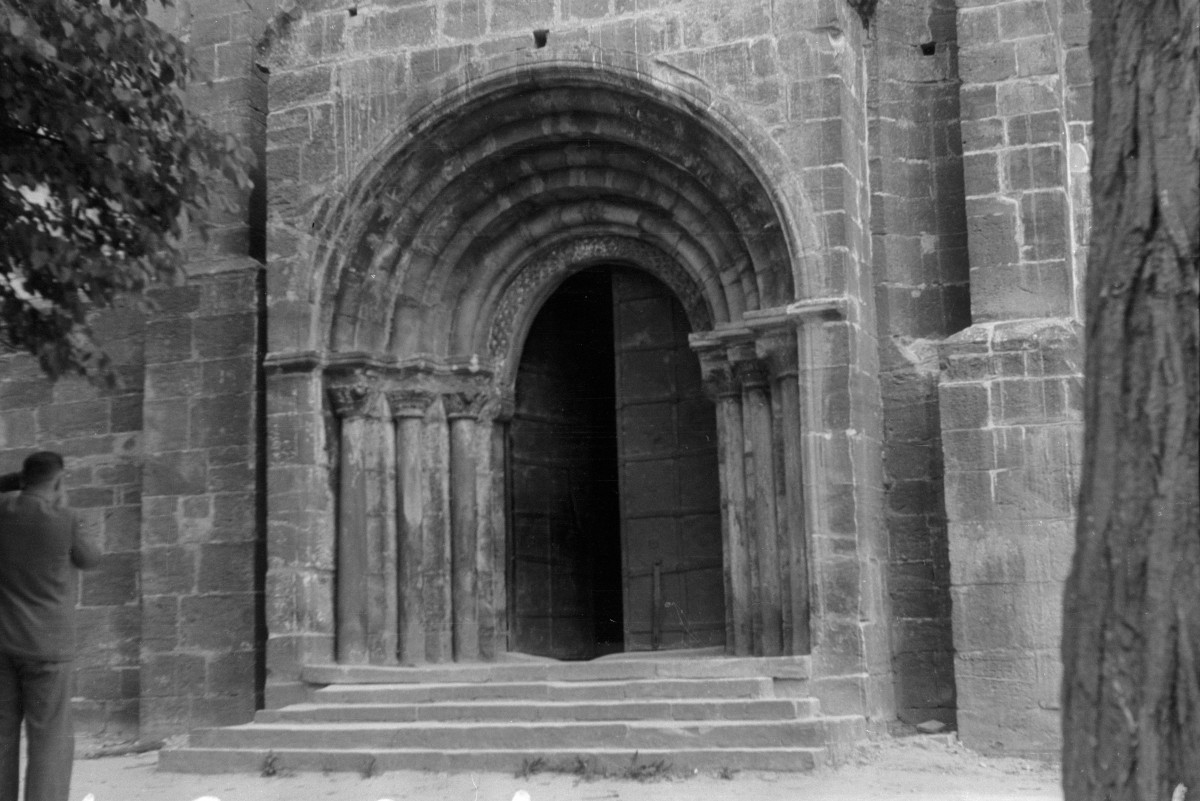 kościół klasztorny - portal romański, skan 1