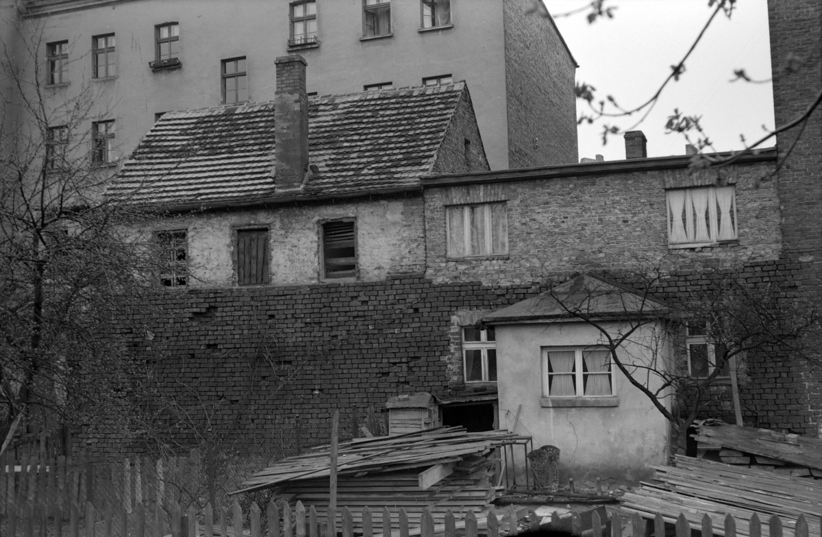fragment murów obronnych z zabudową miejską, skan 1