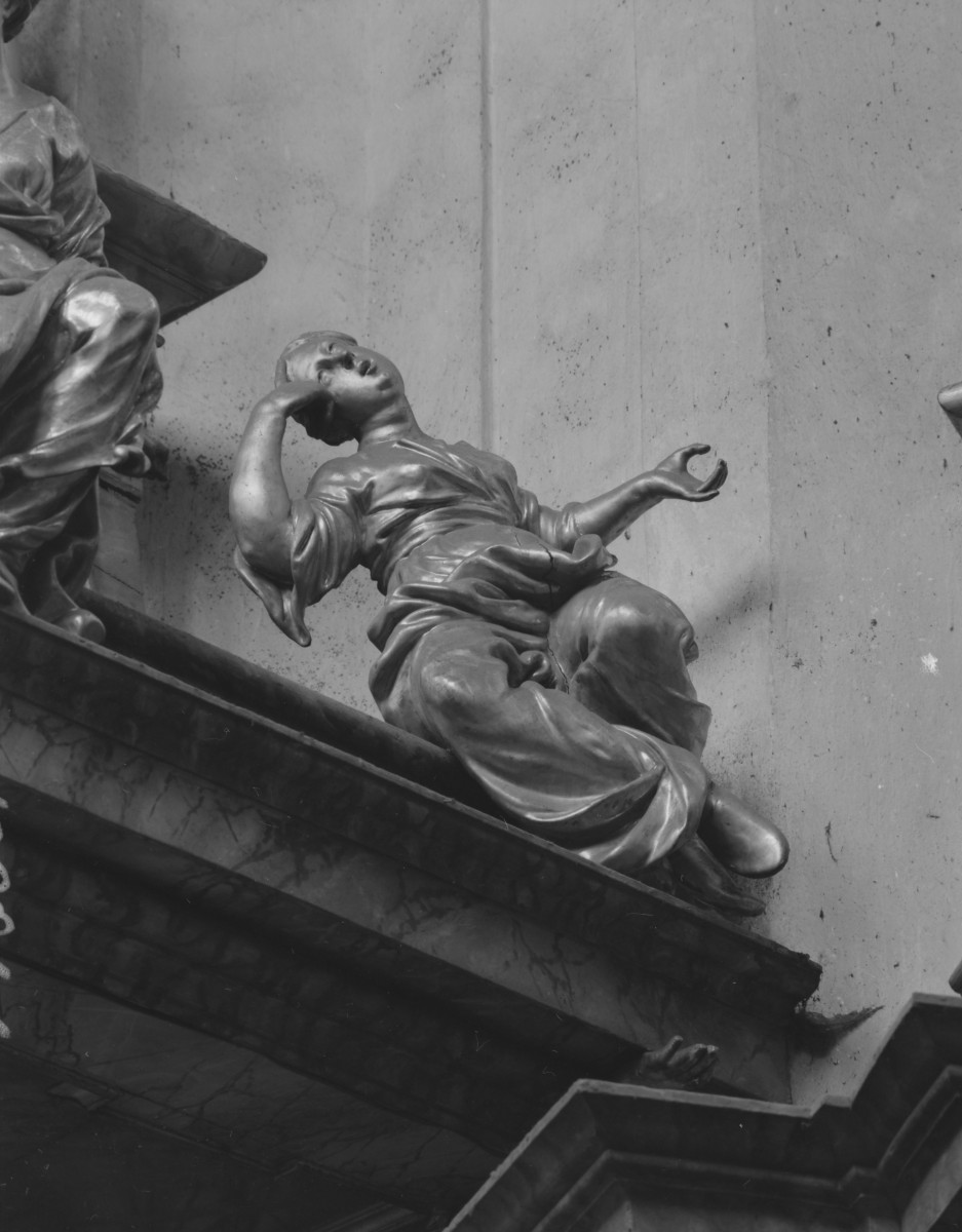 kościół klasztorny augustianów eremitów, ob. parafialny pw. św.św. Wacława, Doroty i Stanisława - wnętrze: ambona - fragment baldachimu, skan 1