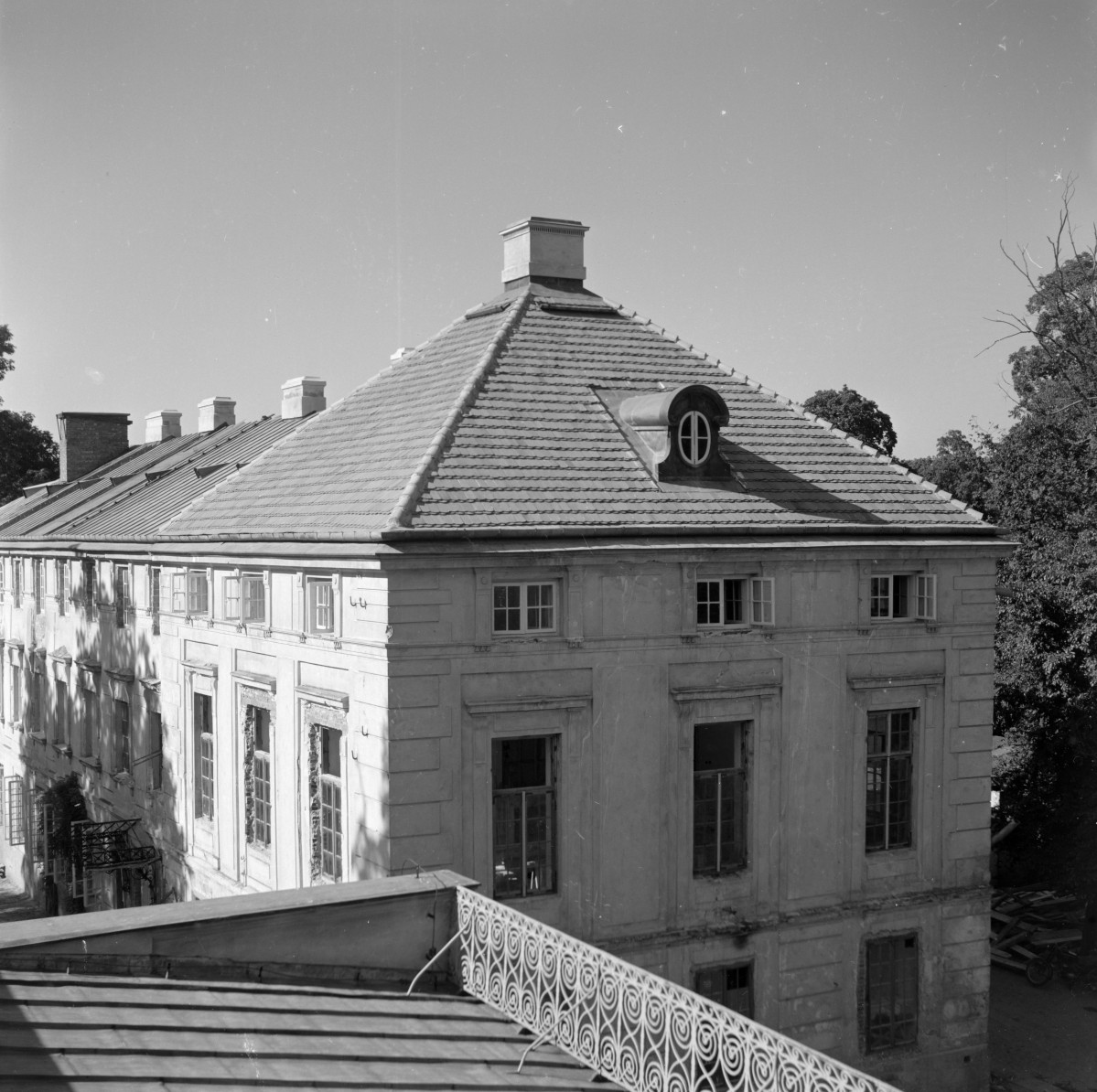 pałac prymasa Michała Poniatowskiego - oficyna, skan 1