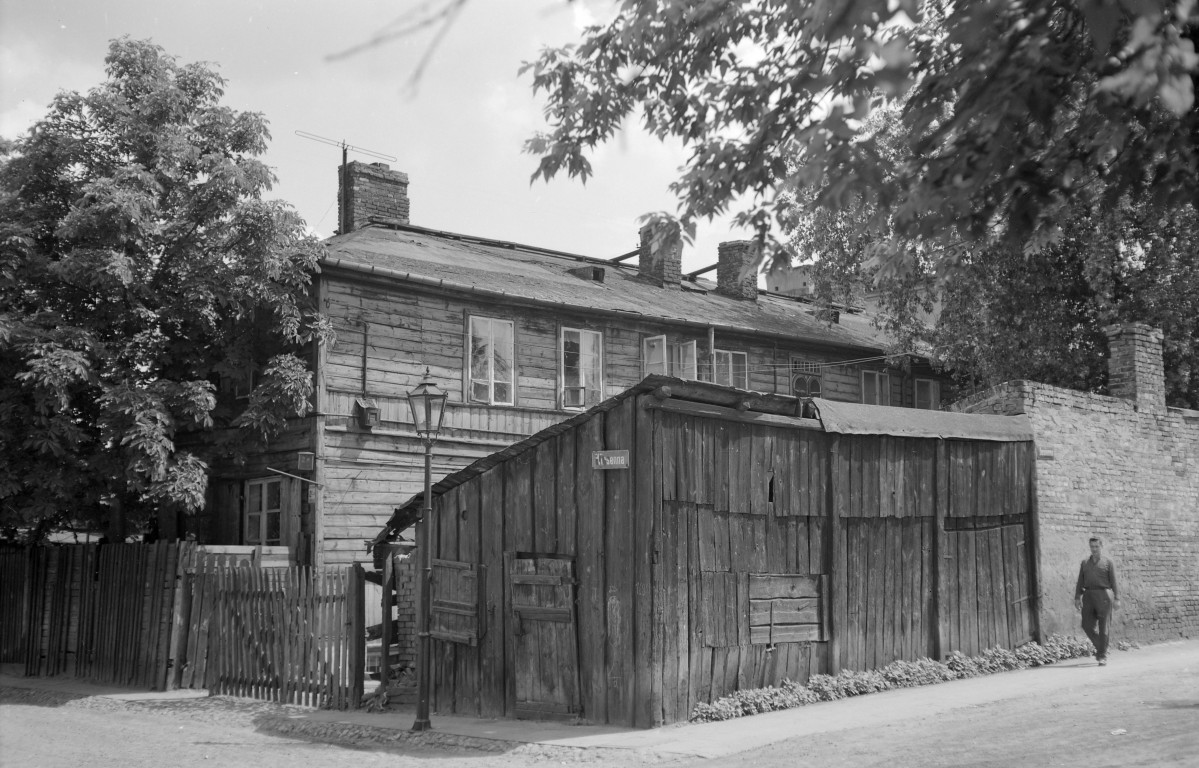 budynek mieszkalny drewniany - elewacja frontowa, skan 1