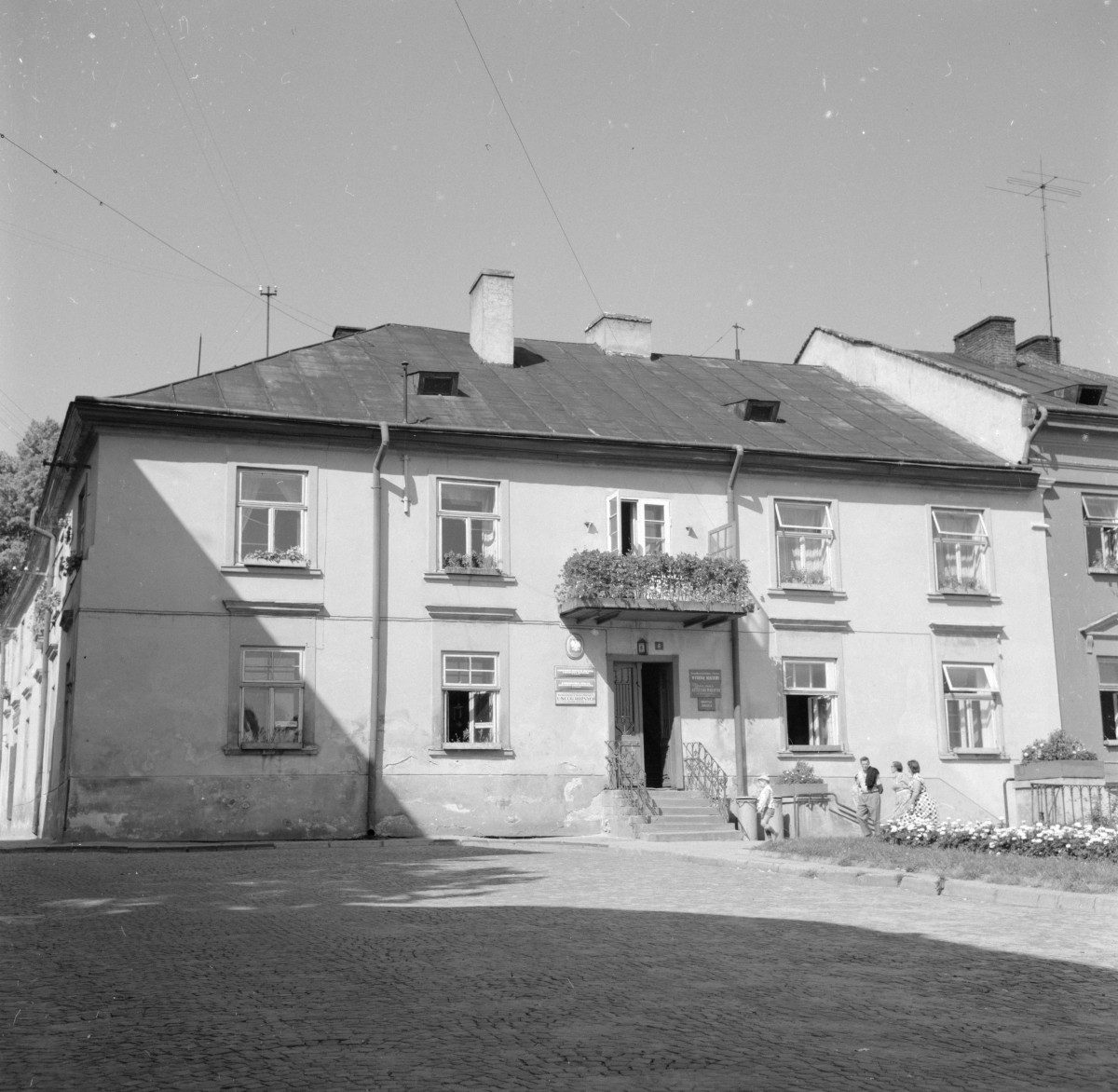 d. szkoła katedralna, ob. Muzeum Diecezjalne - elewacja frontowa, skan 1