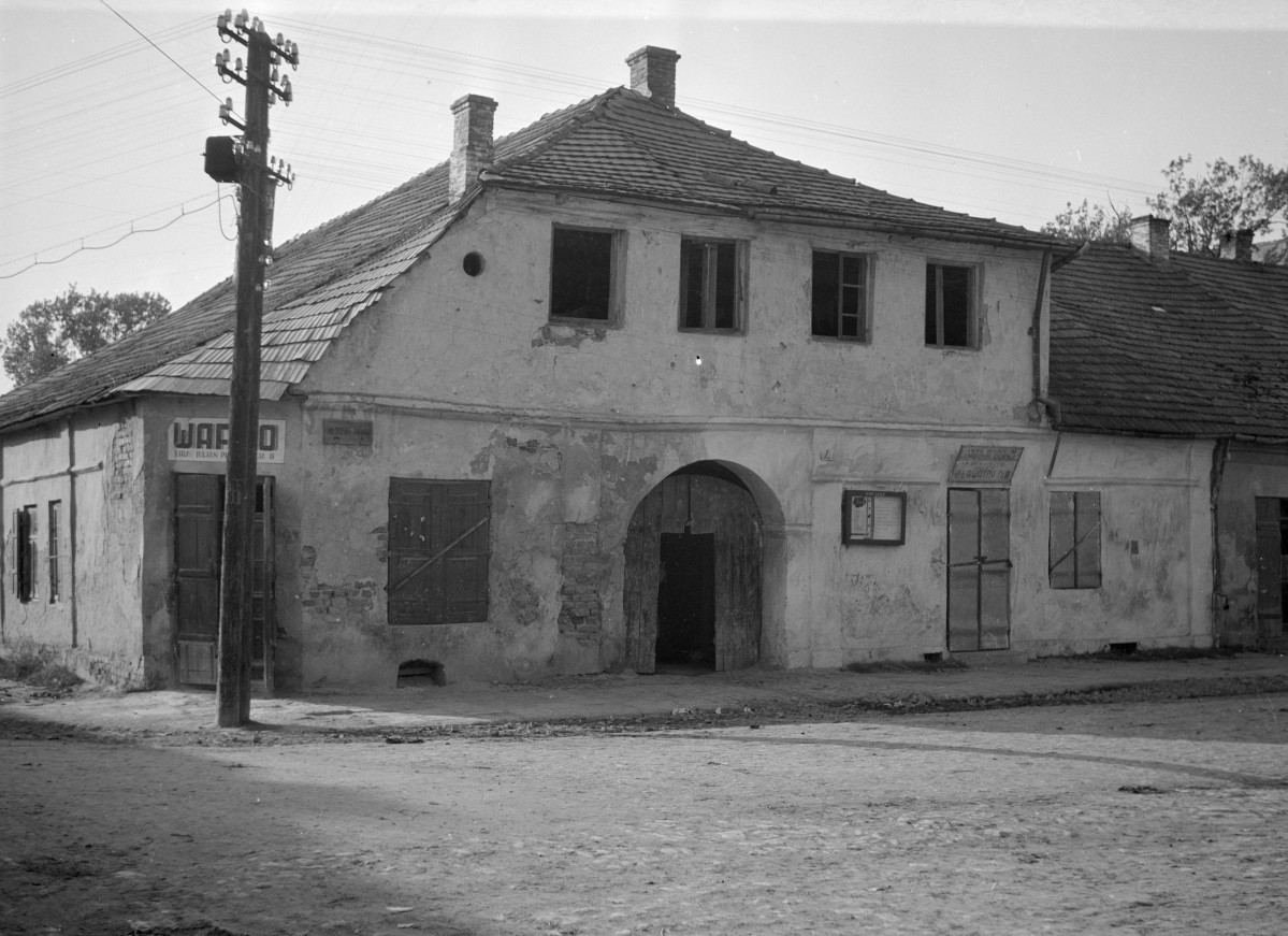 elewacja domu na rynku 7, skan 1
