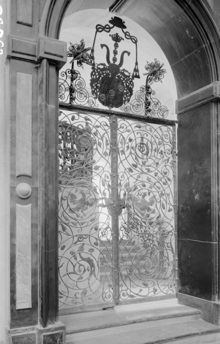 katedra - nawa płd. portal, skan 1