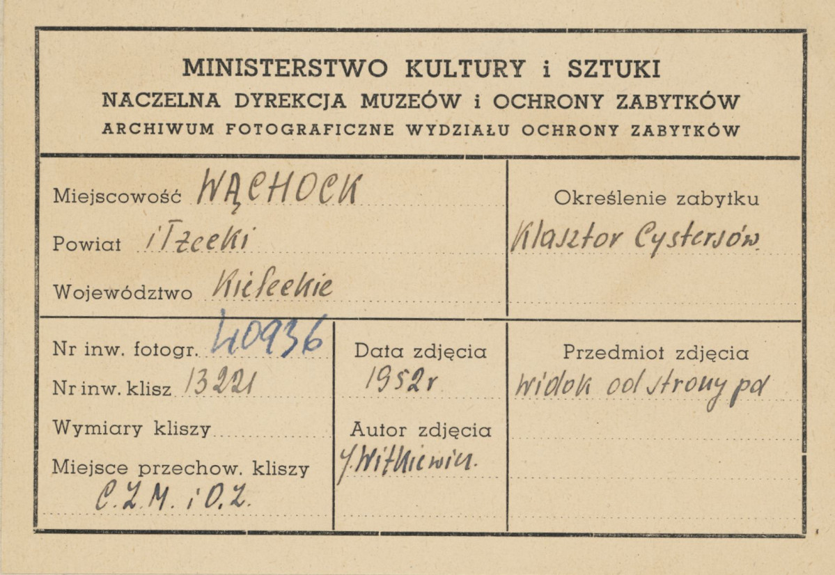 Zespół opactwa Cystersów - fragment płd. elewacji klasztoru, widok od strony płd. - zach. - metryczka, skan 1