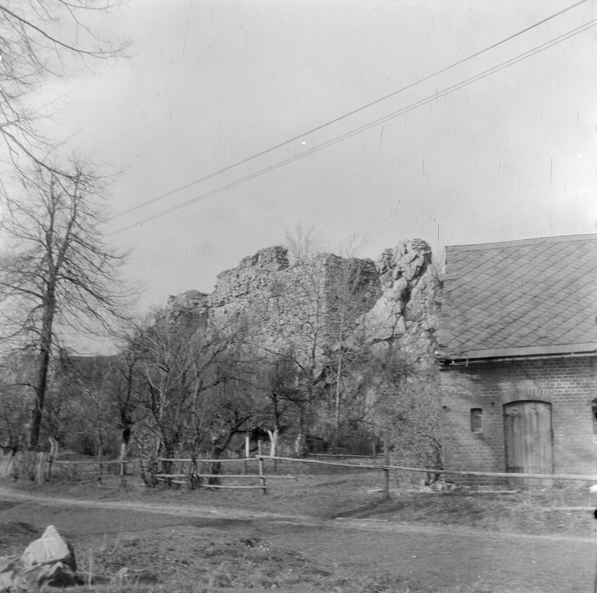 zamek Podskale - ruina - fragment, skan 1