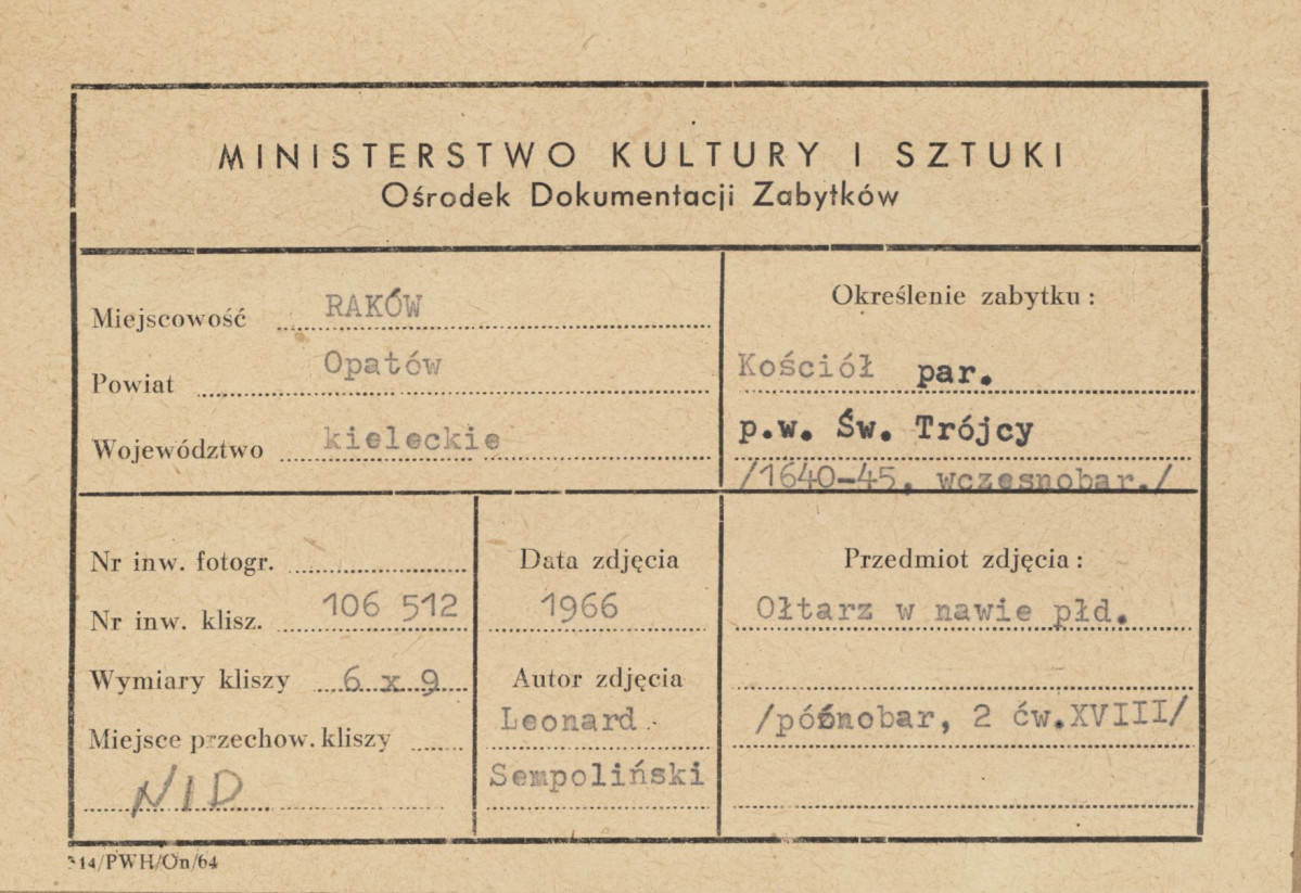 Kościół parafialny - wnętrze, widok ołtarza bocznego w nawie wsch. - metryczka, skan 1