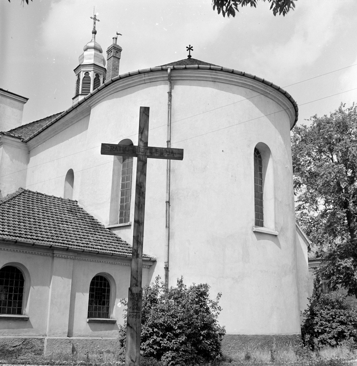 kościół św. Apostołów Szymona i Judy Tadeusza - elewacja prezbiterium, skan 1