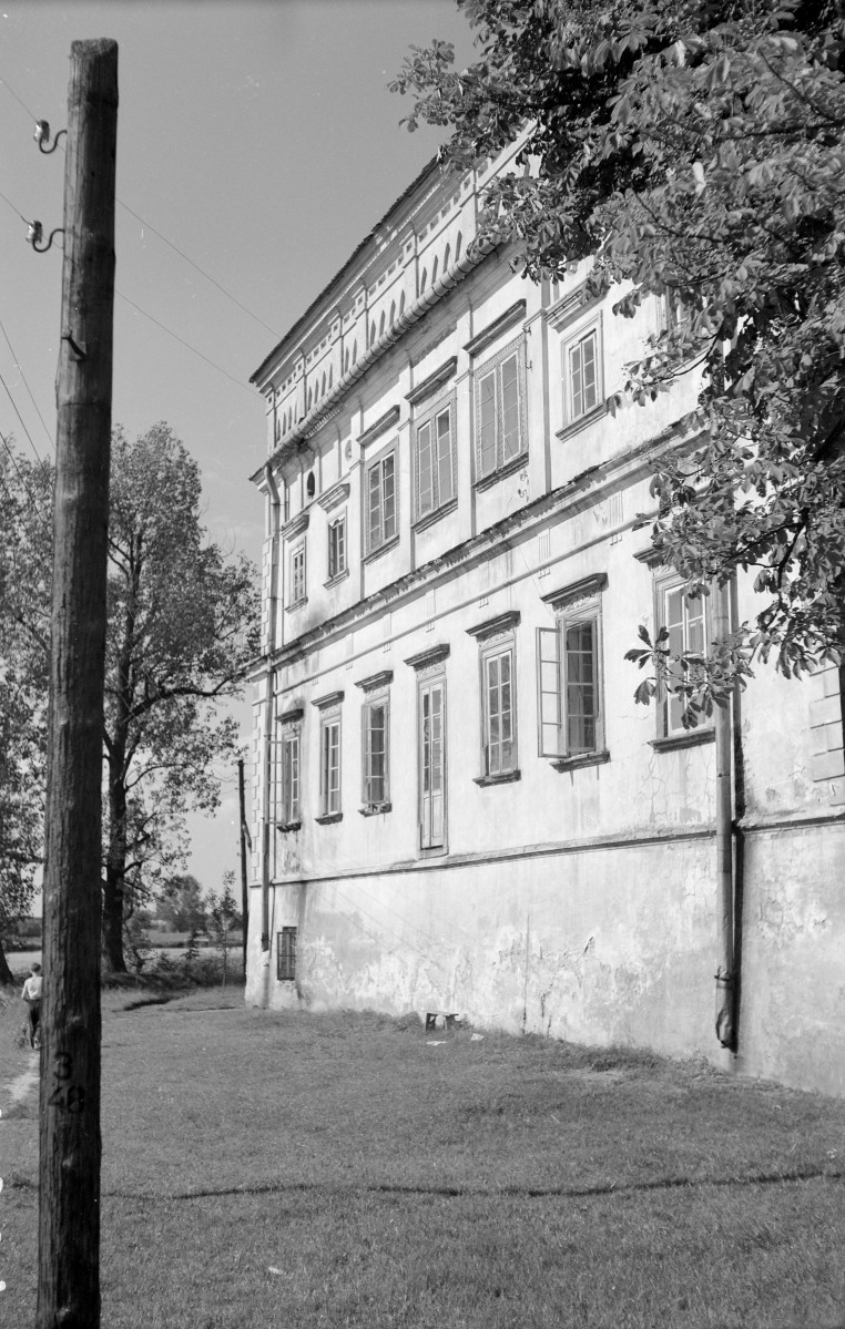 Zespół zamkowo - pałacowy: elewacja pałacu w typie "palazzo in fortezza". , skan 1