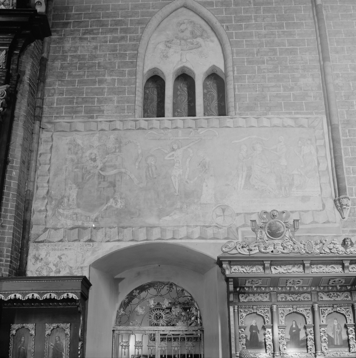 kościół pw. Wniebowzięcia Najświętszej Maryi Panny - wnętrze - prezbiterium - polichromia, skan 1