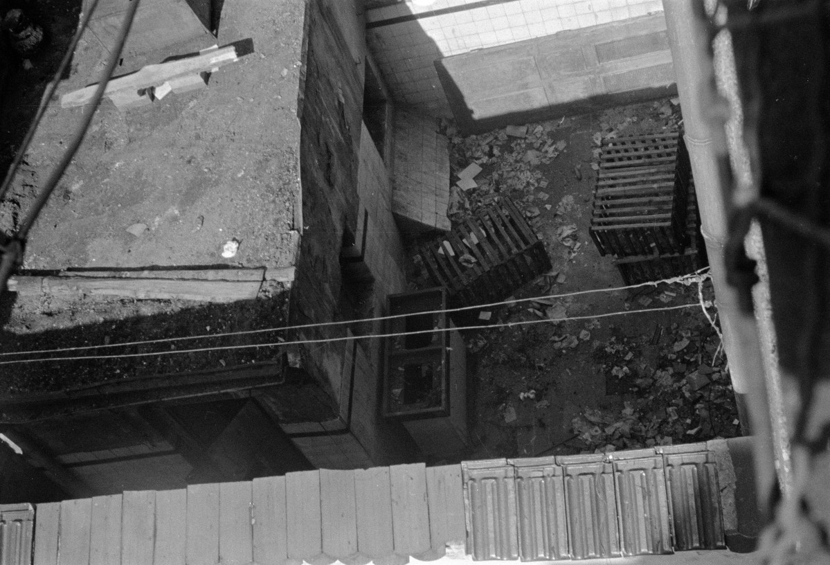 dom przy rynki - podwórze, skan 1