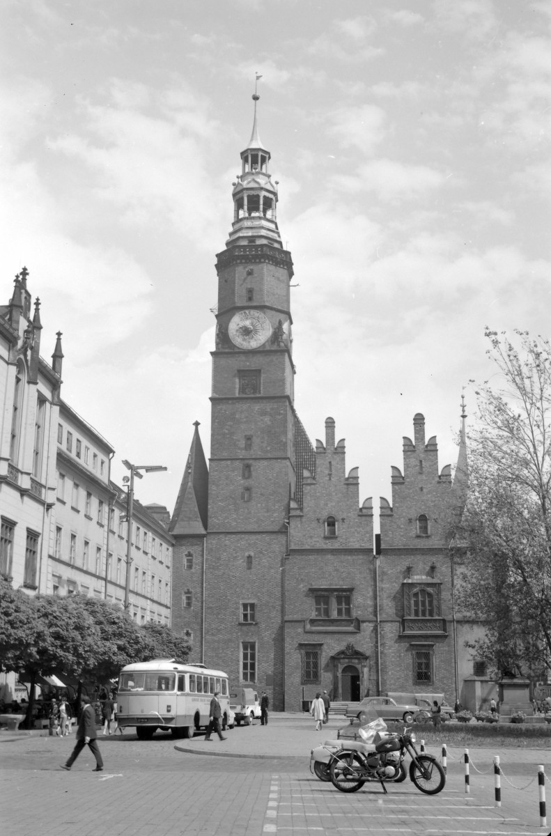 Ratusz - wieża i elewacja zach., skan 1