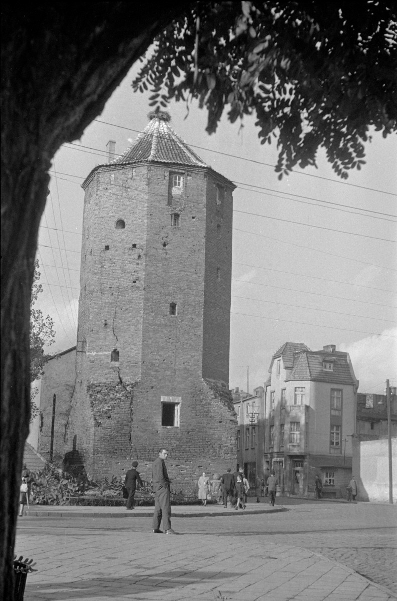 baszta Wieża Mazurska - widok ogólny, skan 1