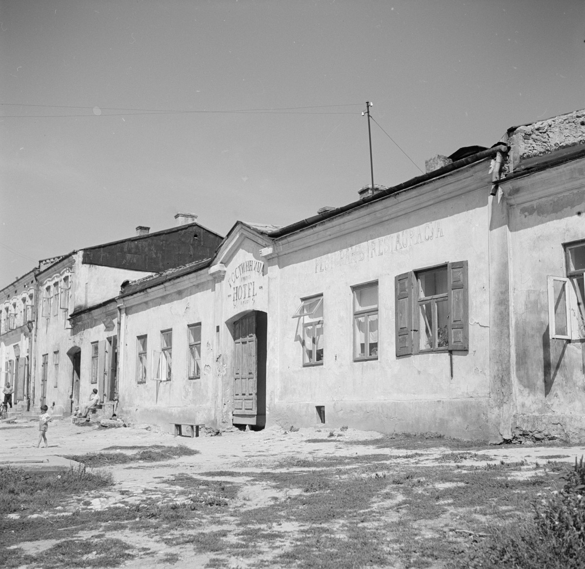 hotel - elewacja frontowa, skan 1