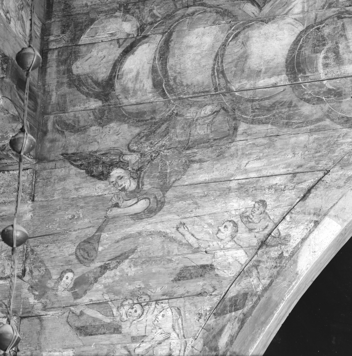 kościół pw. św. Michała Archanioła - nawa główna - łuk tęczowy - fragment polichromii, skan 1