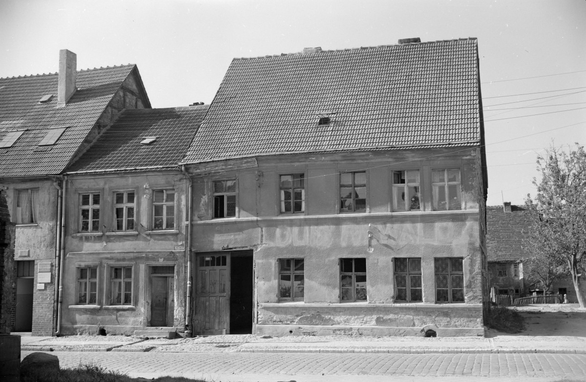 kamienica - elewacja frontowa, skan 1