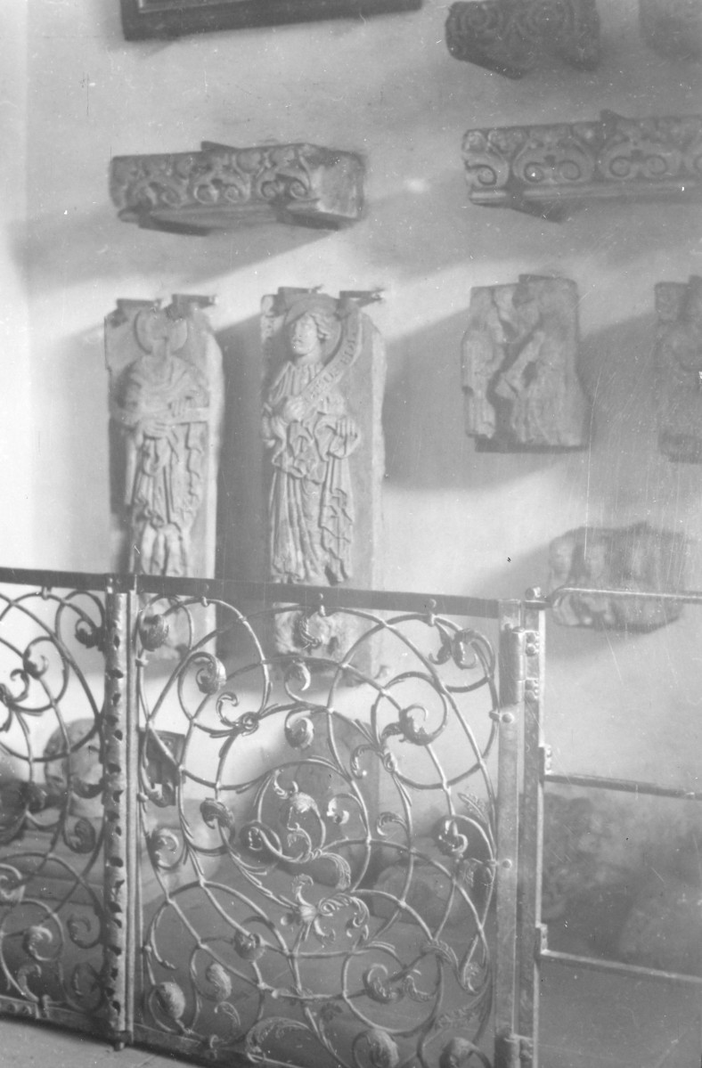 kościół pocysterski - wnętrze, kruchta, lapidarium, skan 1