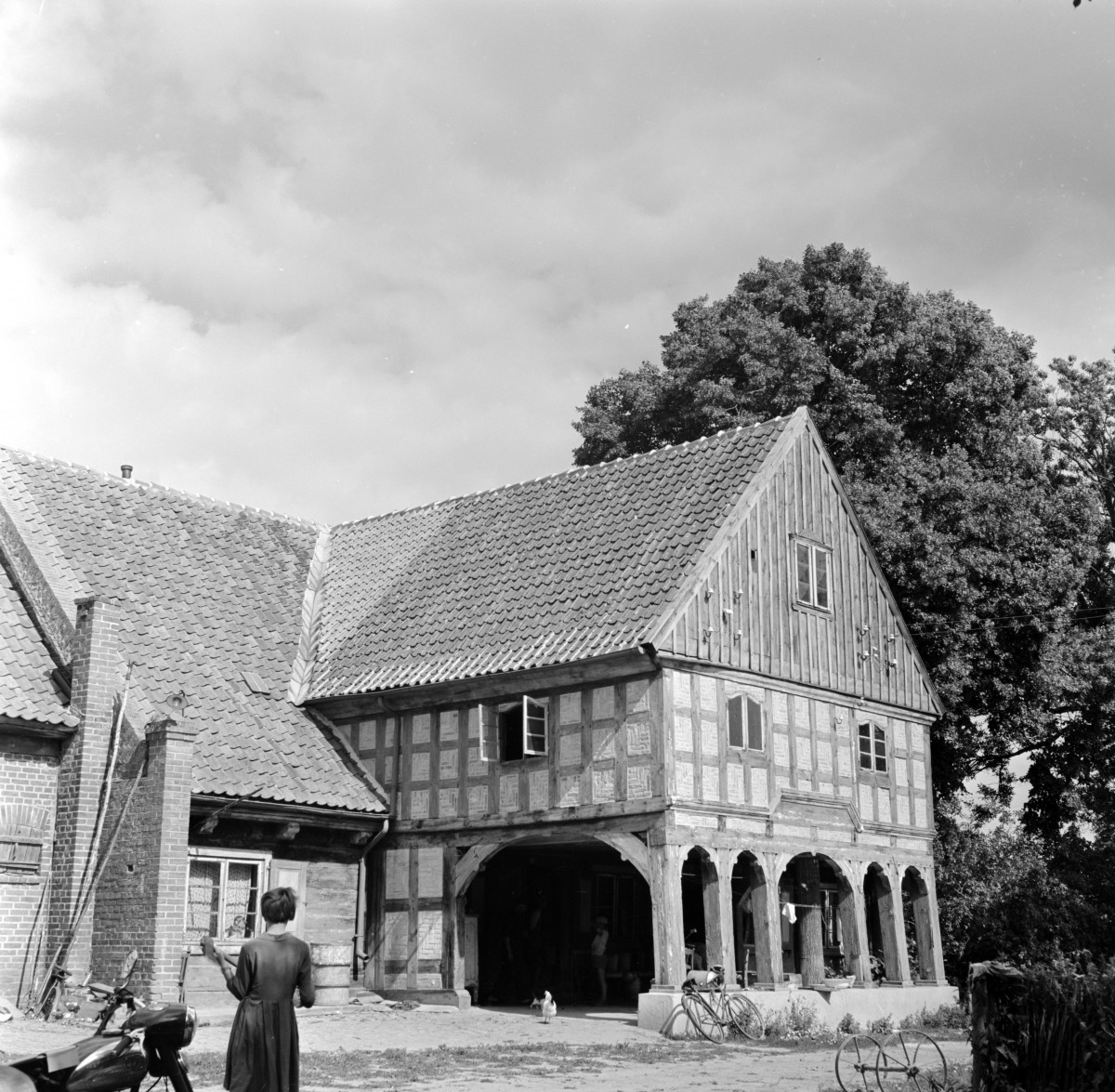 dom podcieniowy - podcienie, skan 1