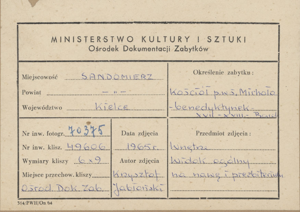 Zespół klasztorny ss. Benedyktynek - kościół, wnętrze, widok ogólny na nawę i prezbiterium - metryczka, skan 1