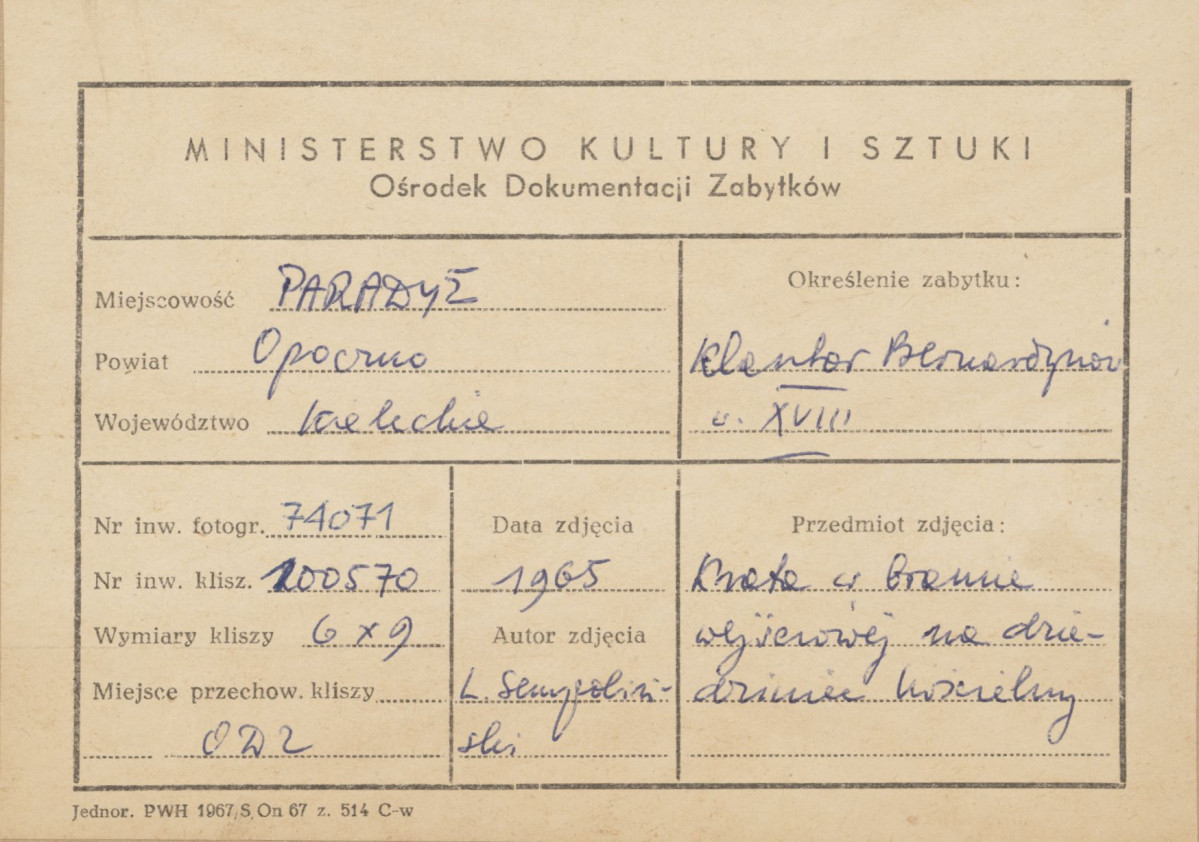 Zespół klasztorny - krata w bramie wejściowej na dziedziniec kościelny - metryczka
 , skan 1