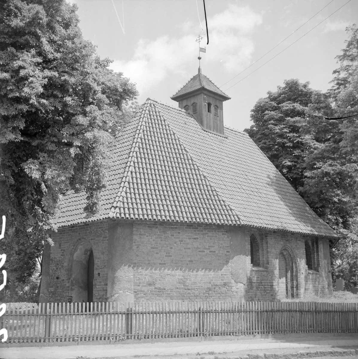 kaplica pw. św. Jerzego - elewacja boczna, skan 1