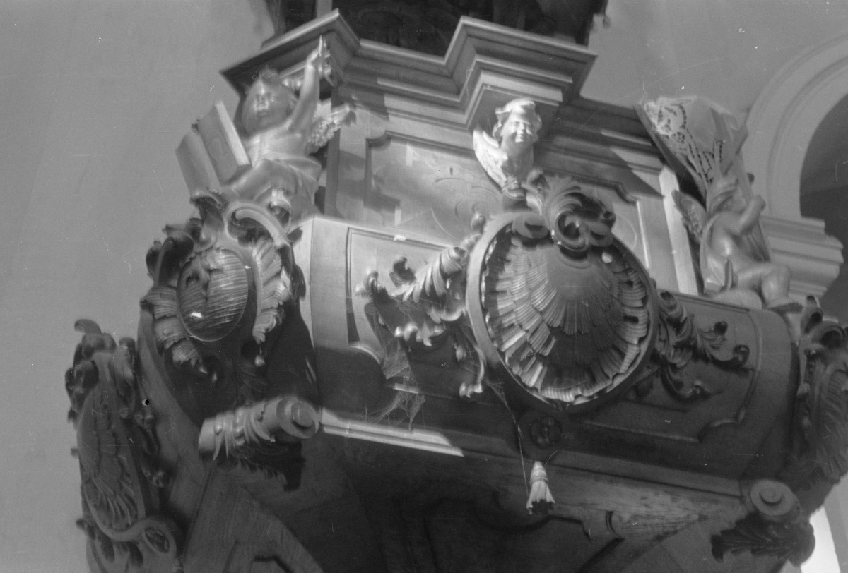 klasztor kartuzów /d. Dominikanów/ - kościół pw. Najświętszej Maryi Panny Bolesnej - ambona - parapet, skan 1