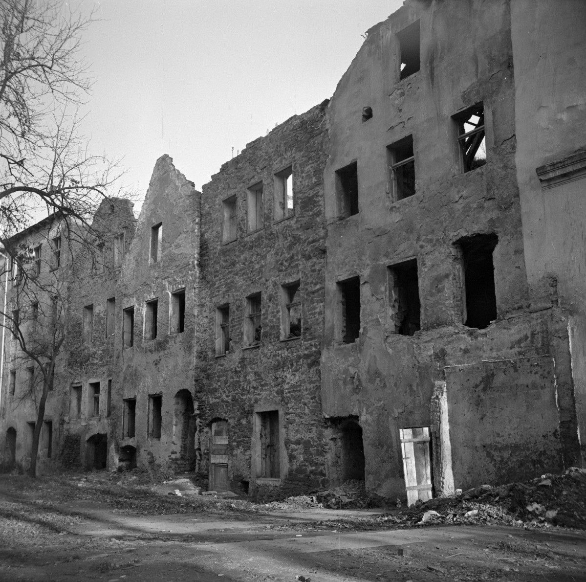 kamienica - zniszczenia, skan 1