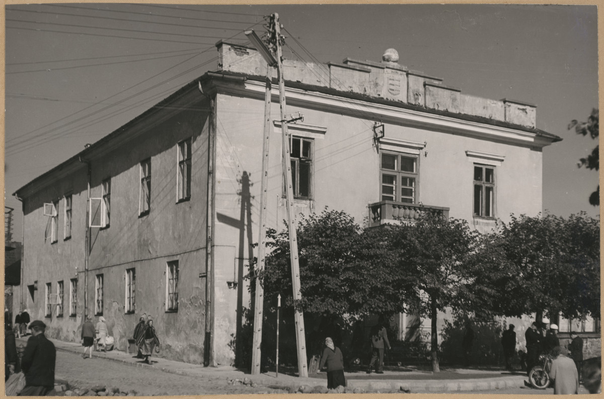 Miasto - widok ogólny tzw. ,, Domu Esterki " 

 , skan 1